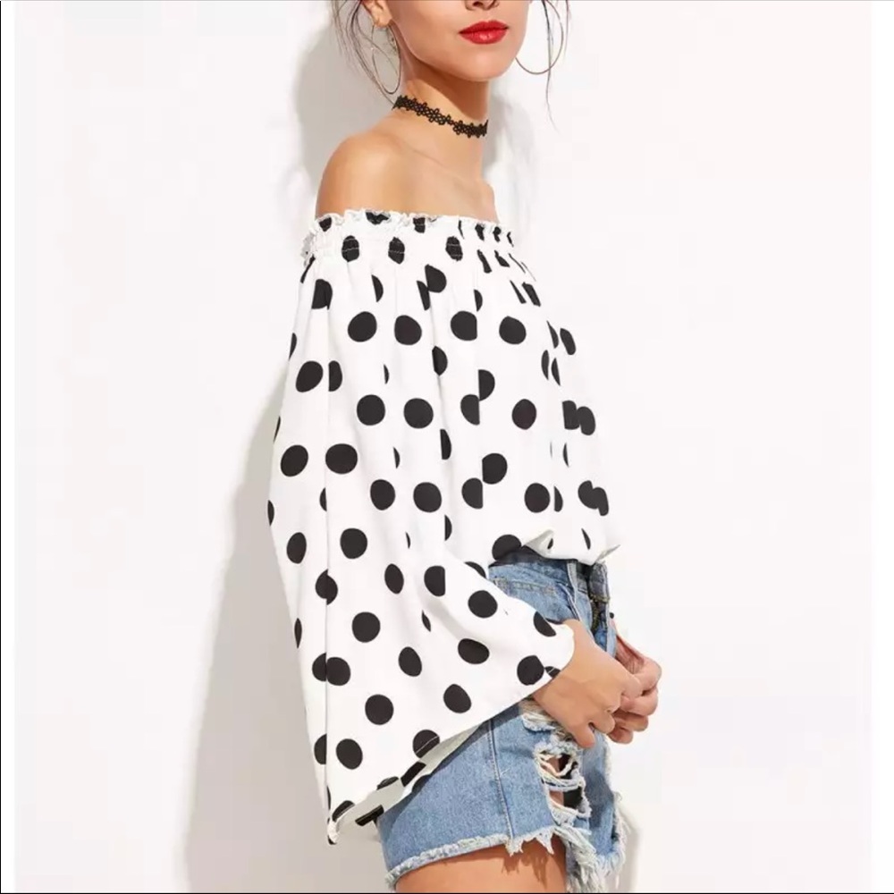 Black Polka dot off shoulder loose fit blouse - Picture 4 of 8